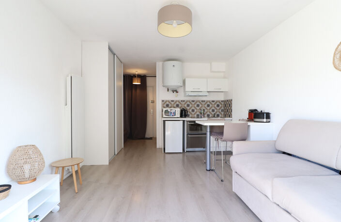ROYAN - QUARTIER DU PARC - APPARTEMENT T1 AVEC BALCON ET PARKING - 150 M PLAGE — photo 2