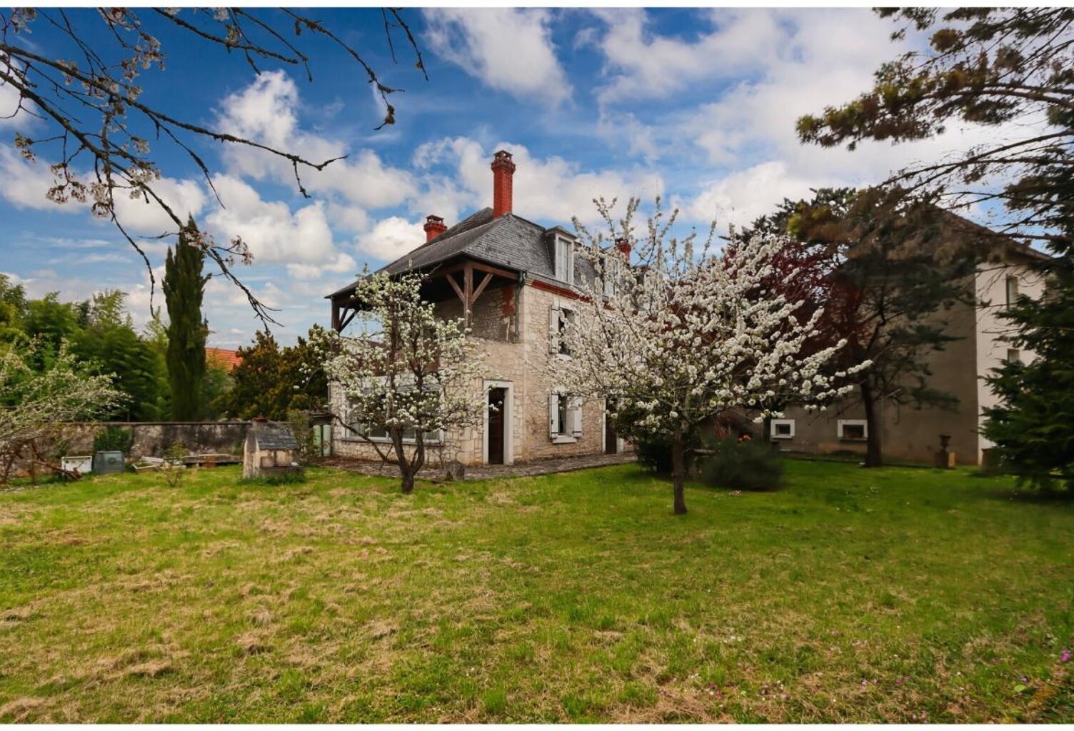 Maison bourgeoise 4 chambres avec combles aménageables et local commercial au coeur de SOUILLAC (46 — photo 1