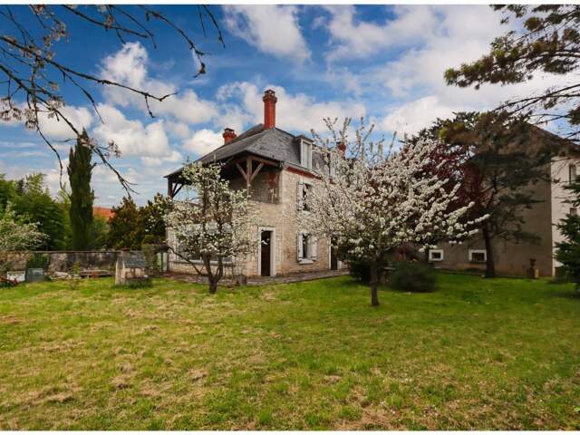 Maison bourgeoise 4 chambres avec combles aménageables et local commercial au coeur de SOUILLAC (46 — photo du bien