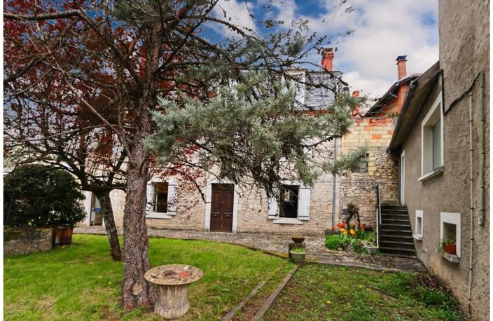 Maison bourgeoise 4 chambres avec combles aménageables et local commercial au coeur de SOUILLAC (46 — photo 3