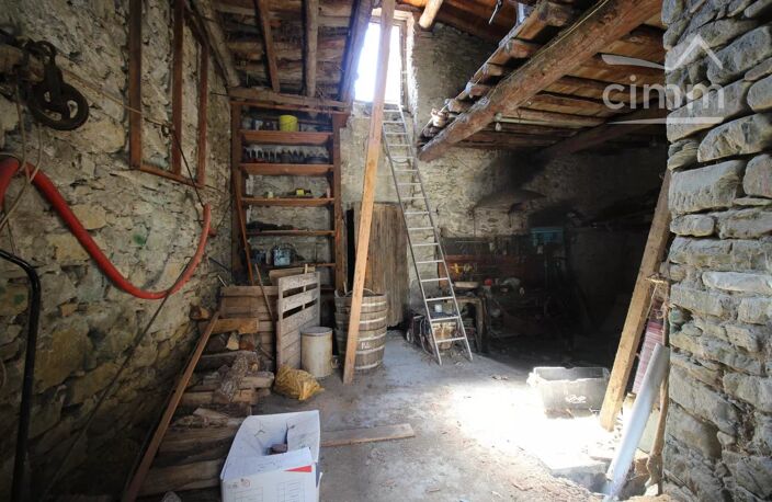 A vendre deux granges chacune sur deux niveaux à rénover — photo 2