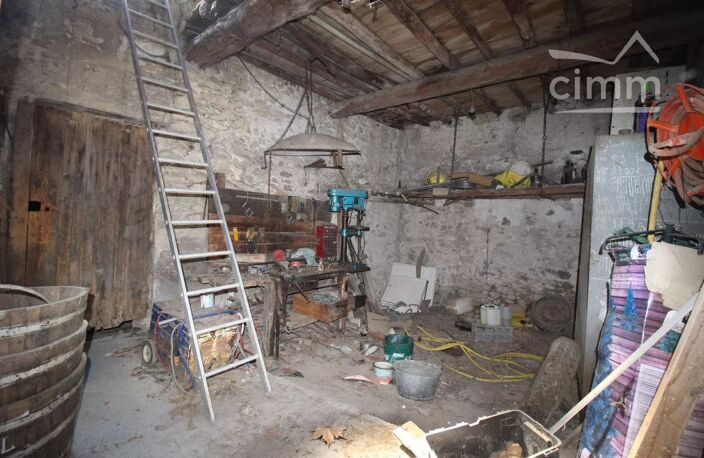 A vendre deux granges chacune sur deux niveaux à rénover — photo 3
