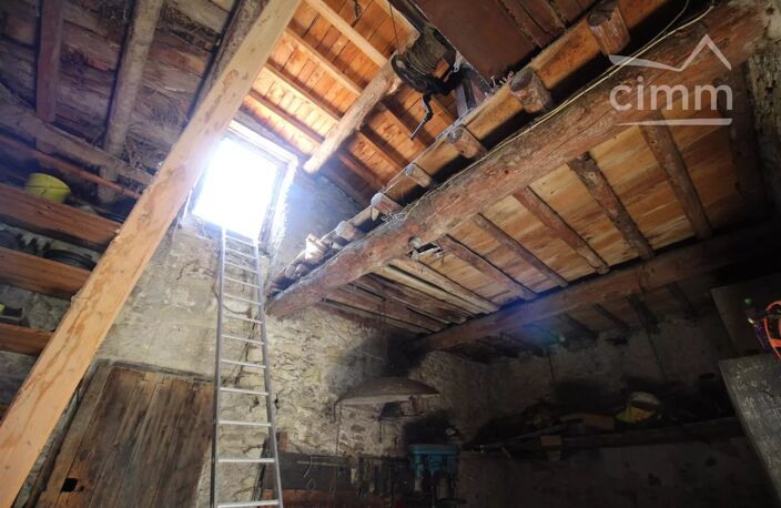 A vendre deux granges chacune sur deux niveaux à rénover — photo 4