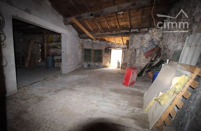A vendre deux granges chacune sur deux niveaux à rénover — photo 5