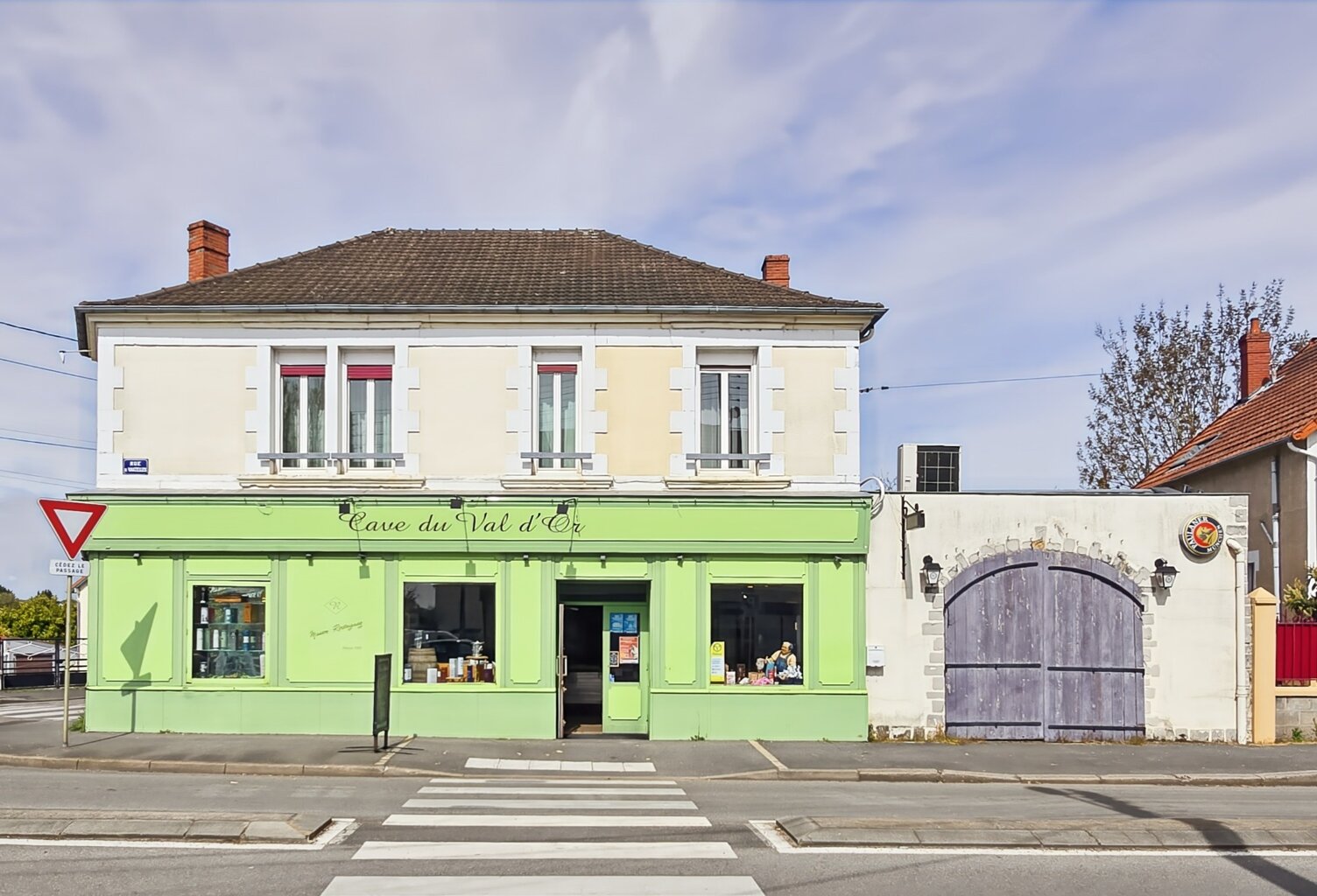 Immeuble de rapport – commerce loué 263 m² + appartement à rénover – NEVERS (58) — photo 1