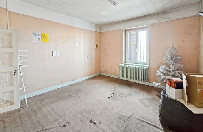Immeuble de rapport – commerce loué 263 m² + appartement à rénover – NEVERS (58) — photo 4