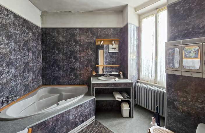 Immeuble de rapport – commerce loué 263 m² + appartement à rénover – NEVERS (58) — photo 5
