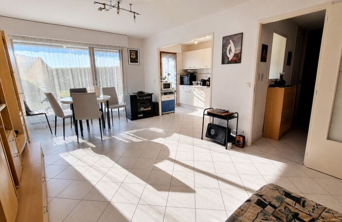 EXCLUSIVITÉ – T3 REZ-DE-JARDIN LUMINEUX AVEC DOUBLE TERRASSE, GARAGE ÉLECTRIFIÉ & VUE DÉGAGÉE – BASSENS — photo 2