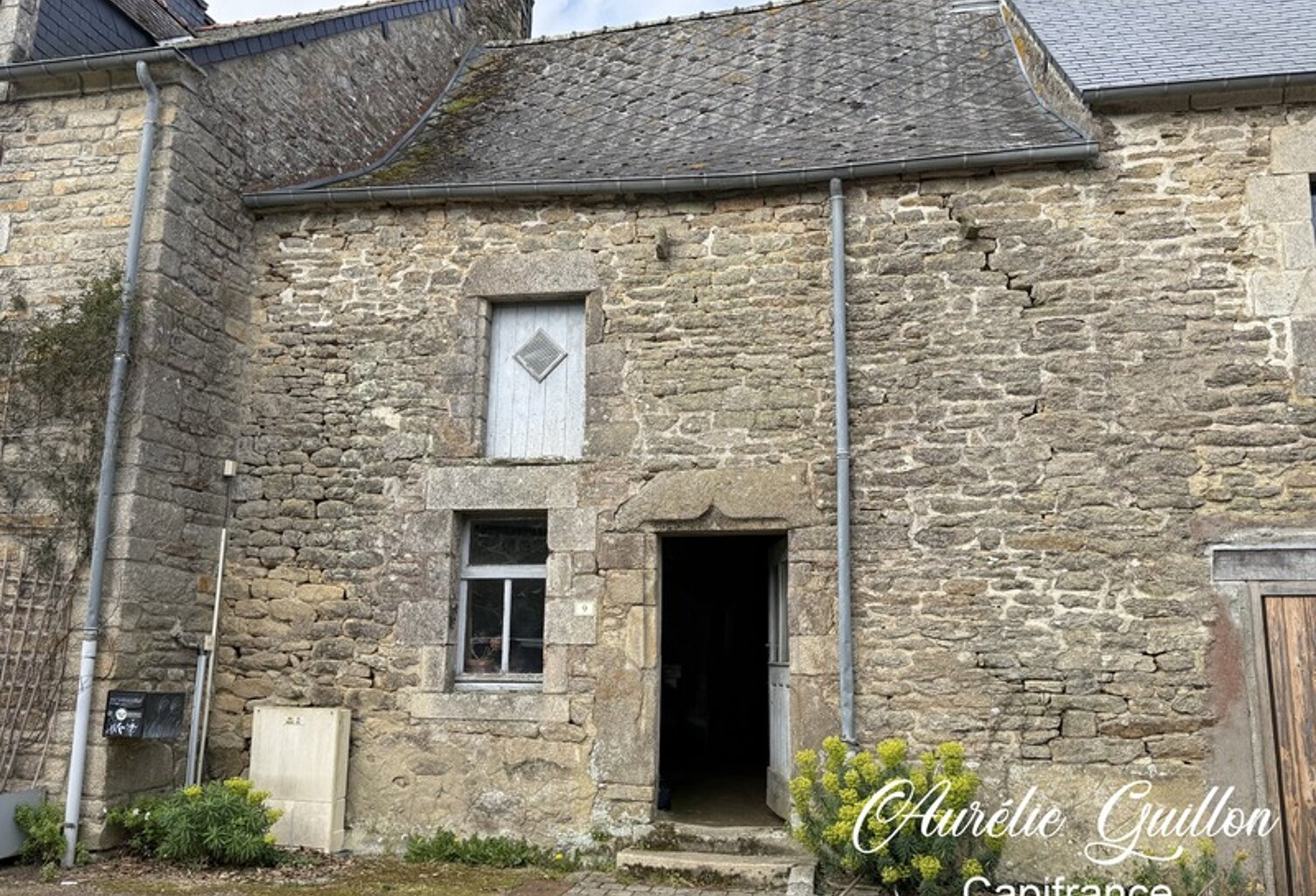 Maison en pierre à rénover – Fort potentiel – Saint-Servant — photo 1