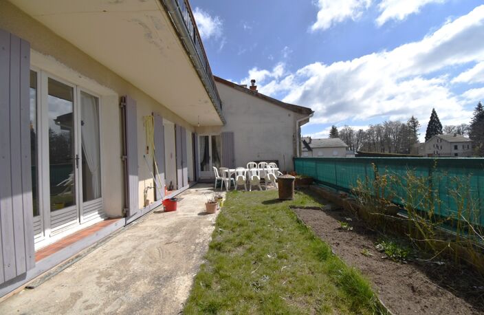 Centre de Saint Agrève, maison de plain-pied avec terrasse! — photo 3