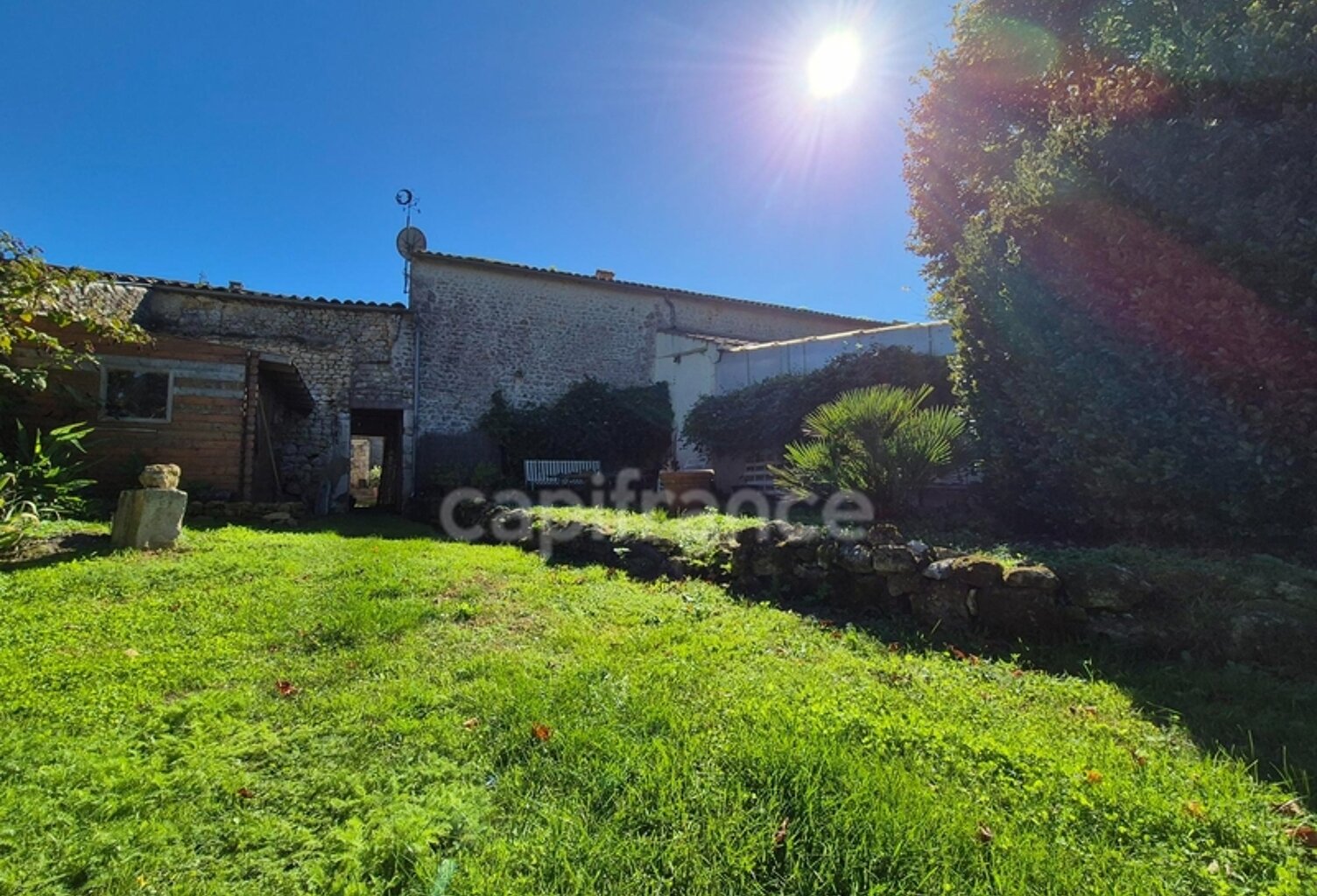Maison à vendre 4 pièces MEURSAC (17) - Jardin — photo 1