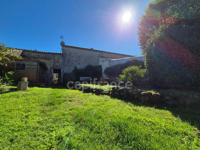 Maison à vendre 4 pièces MEURSAC (17) - Jardin — photo du bien