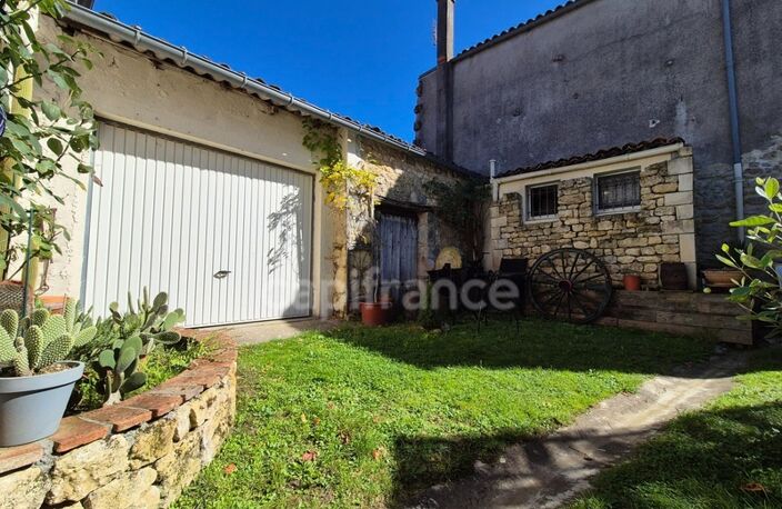 Maison à vendre 4 pièces MEURSAC (17) - Jardin — photo 4