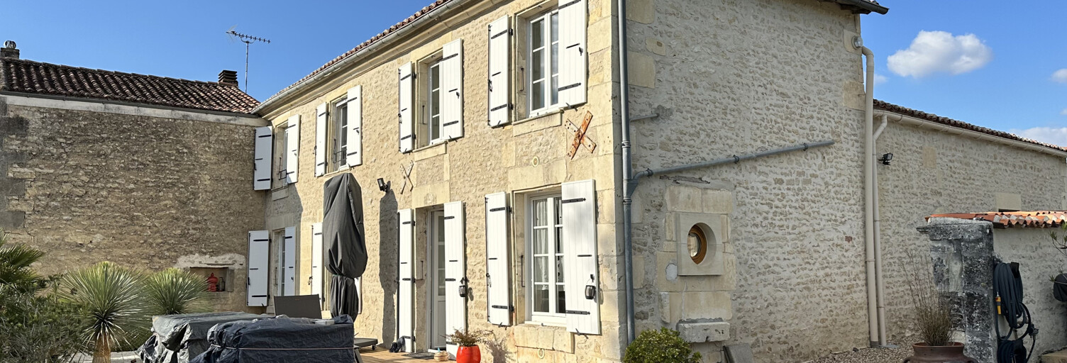 Maison 8 Pièces 214 m² à vendre à Courcelles (17400)