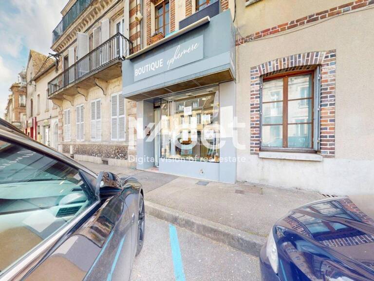 Immeuble avec salon de coiffure — photo 1