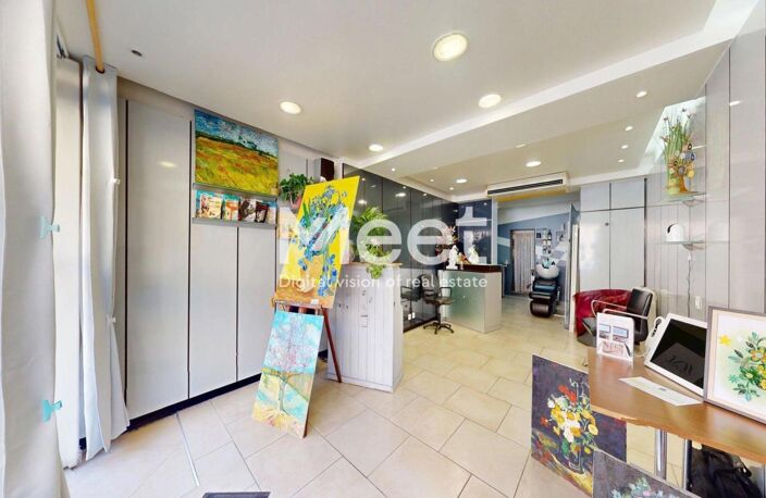 Immeuble avec salon de coiffure — photo 2
