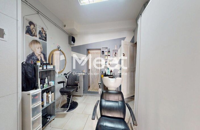 Immeuble avec salon de coiffure — photo 4