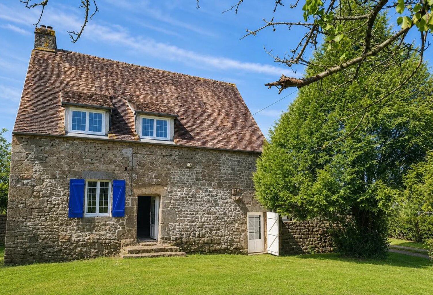 Maison historique de 180 m² à Magny-le-Désert — photo 1