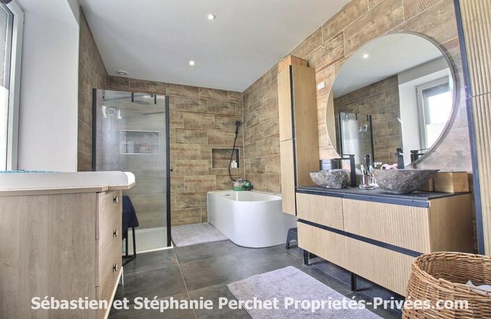 En exclusivité - Corps de ferme  362 m² - 8 chambres -terrain 1,2 ha - granges 500 m² — photo 4