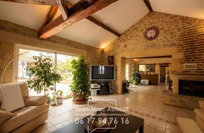 Maison  atypique de 228 m2 4 chambres jardin piscine proche commerces — photo 5