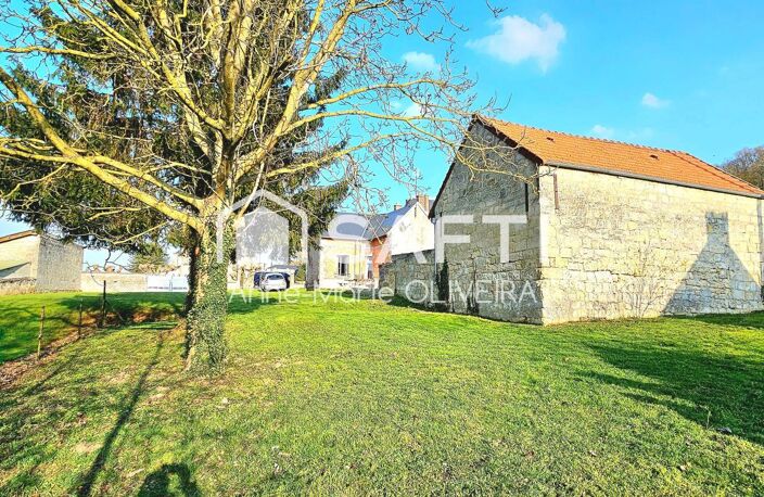 Ensemble immobilier : Maison100m2, des dépendances dont une en pierre de taille 80m2,stationnement, jardin clos — photo 2