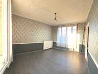 Ensemble immobilier : Maison100m2, des dépendances dont une en pierre de taille 80m2,stationnement, jardin clos — photo 4
