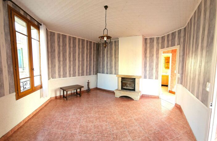 Ensemble immobilier : Maison100m2, des dépendances dont une en pierre de taille 80m2,stationnement, jardin clos — photo 5