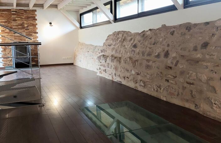 Maison authentique 102 m², 4 pièces, terrasse, garage, louée — photo 3