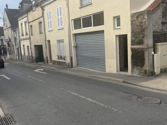 Immeuble avec Deux Appartements et un Grand Garage dans centre — photo du bien