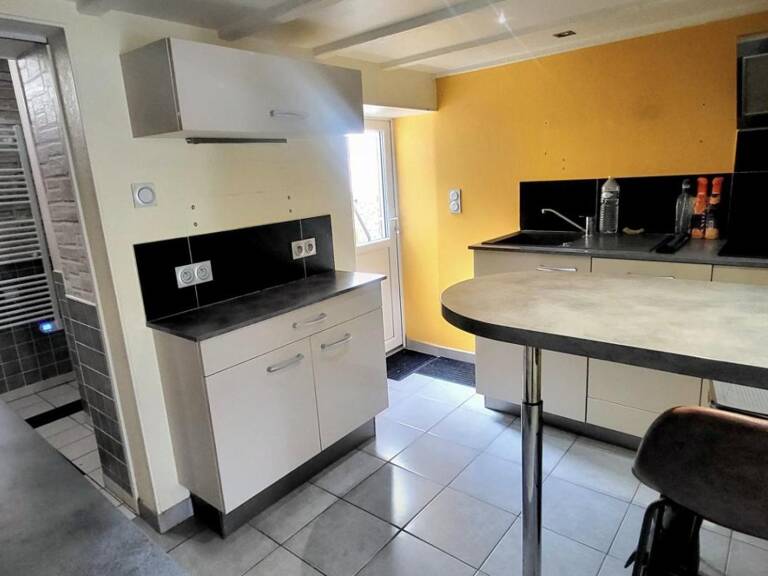 LE HOULME : Maison de Ville rénovée de 75 m² avec 3 CH, Terrasse et bâtiment annexe - Prix attractif ! — photo 1