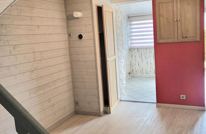 LE HOULME : Maison de Ville rénovée de 75 m² avec 3 CH, Terrasse et bâtiment annexe - Prix attractif ! — photo 2