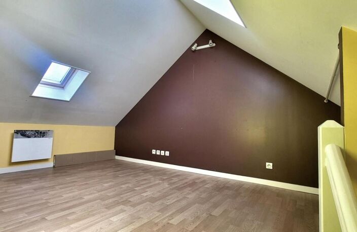 LE HOULME : Maison de Ville rénovée de 75 m² avec 3 CH, Terrasse et bâtiment annexe - Prix attractif ! — photo 5