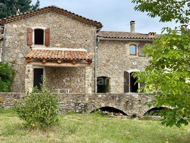 Maison bourgeoise mitoyenne à vendre 9 pièces COLOGNAC (30) terrain env. 1600m2 — photo du bien