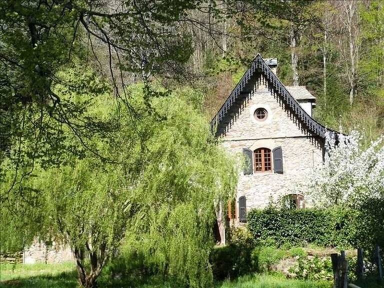 RARE:  Moulin auvergnat authentique au bord d'un ruisseau — photo 1