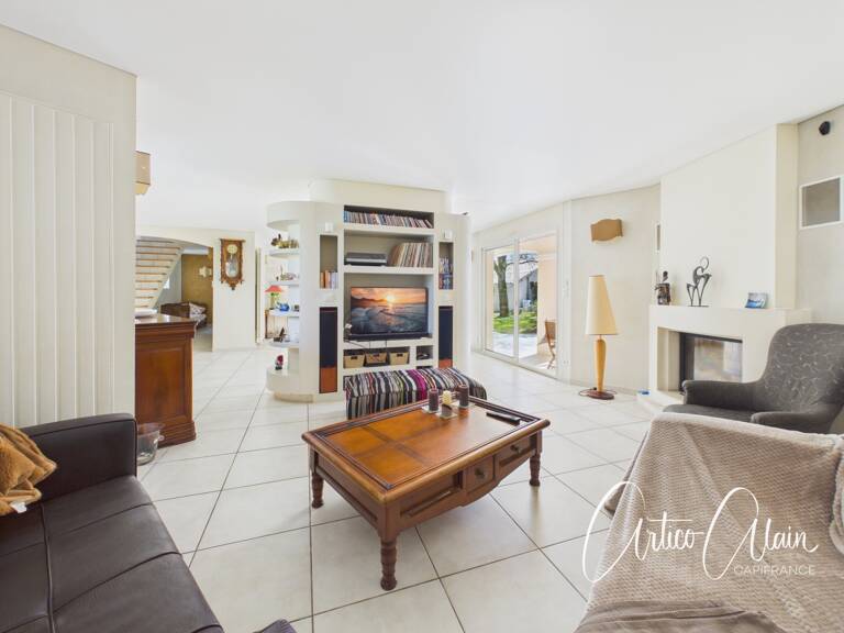 Maison familiale de standing – 230 m² – Terrain arboré de 2 080 m² avec piscine — photo 1