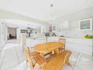 Maison familiale de standing – 230 m² – Terrain arboré de 2 080 m² avec piscine — photo 4