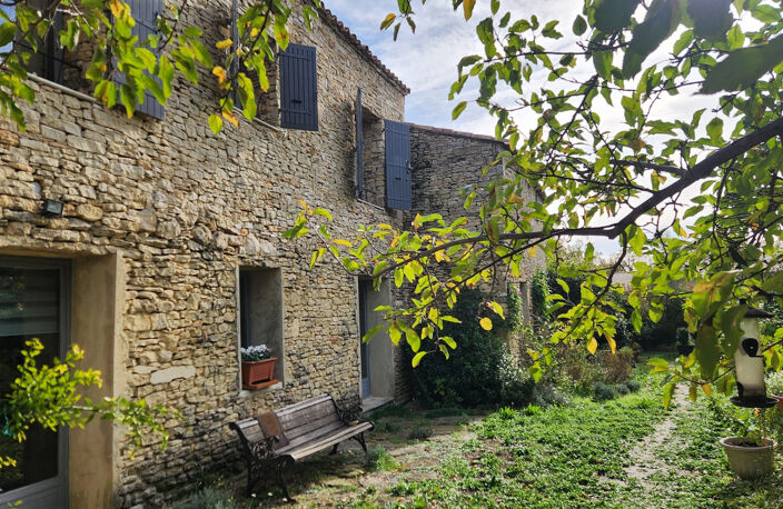 Dept 84 - Gordes - Belle bâtisse au calme - 164 m2 de surfac — photo 3