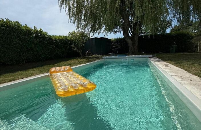 MAISON ENTIEREMENT RESTAUREE AVEC PISCINE — photo 2