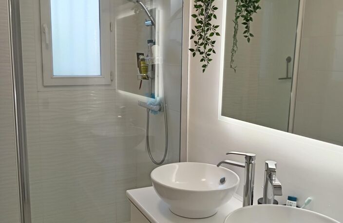 MAISON ENTIEREMENT RESTAUREE AVEC PISCINE — photo 3