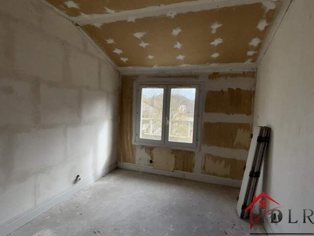 Immeuble d'habitation divisé en 3 logements à rénover - Idéa — photo du bien