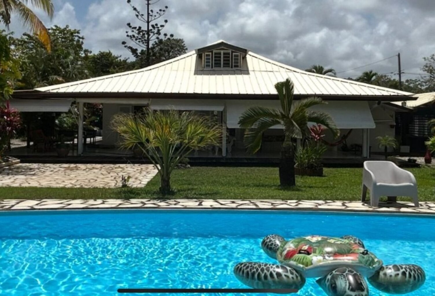Superbe maison T5 avec piscine et jardin arboré de 1258 m2 Un véritable havre de paix — photo 1