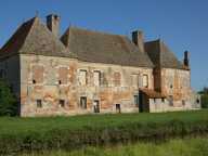 Château du XVIe Siècle au coeur de la Bourgogne à Restaurer - Idéal pour Investisseurs — photo 3