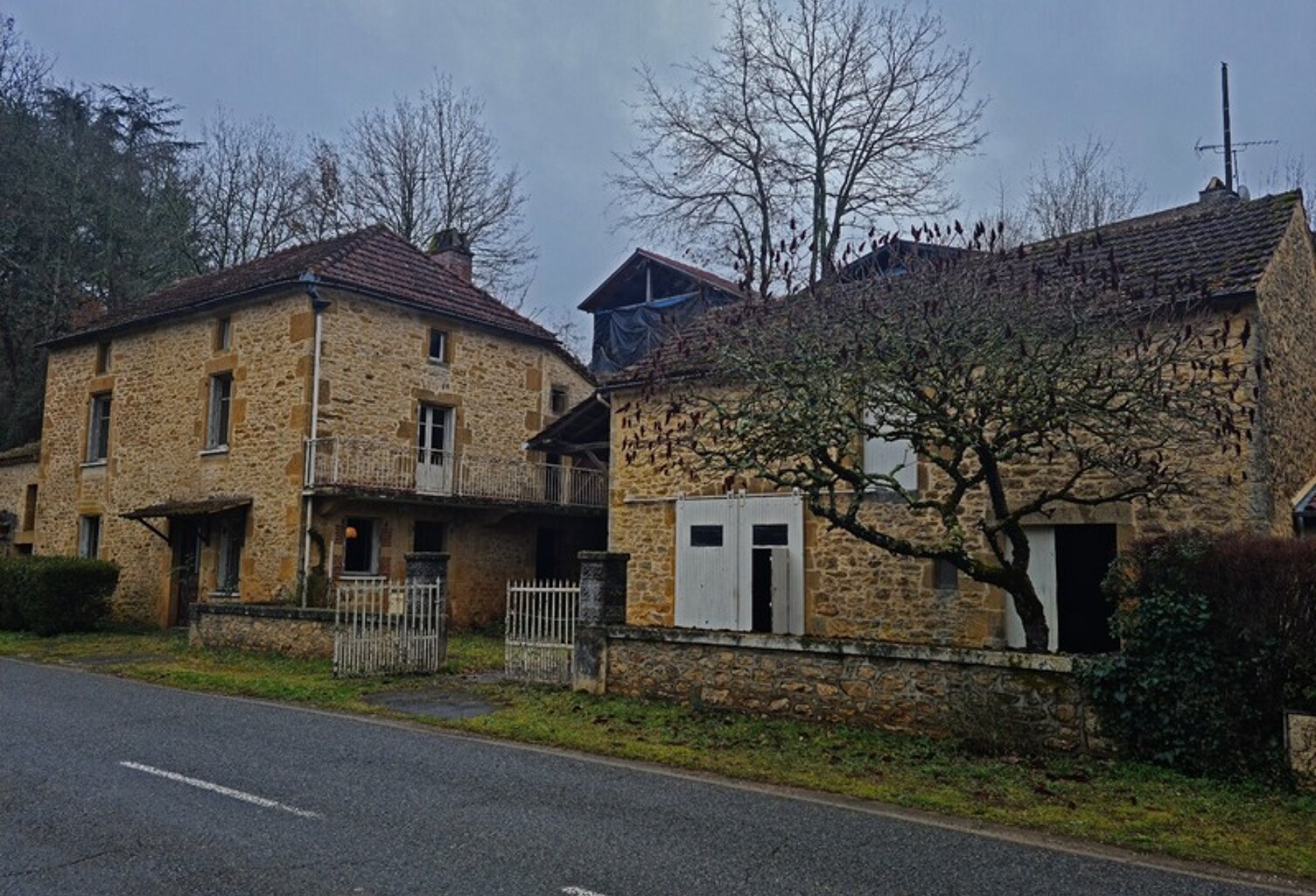 Dpt Lot (46), à vendre FRAYSSINET LE GELAT maison P6 de 124 m² avec dépendances 118 m² sur terrain de 820 m² — photo 1