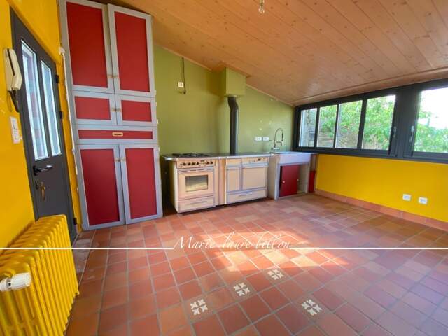 Maison à vendre 4 pièces CHALLANS (85), Maison de ville en pierre, au coeur de Challans, terrasse et jardin de ville — photo du bien