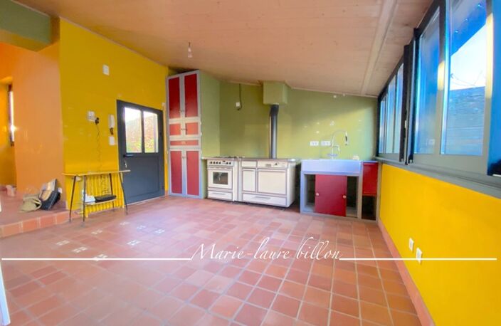 Maison à vendre 4 pièces CHALLANS (85), Maison de ville en pierre, au coeur de Challans, terrasse et jardin de ville — photo 2