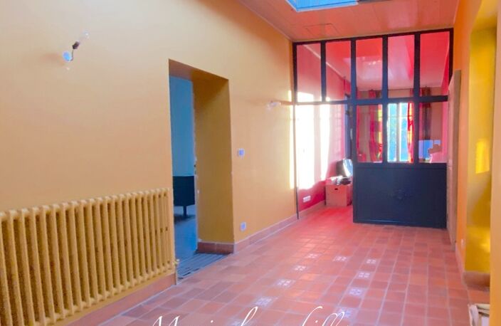 Maison à vendre 4 pièces CHALLANS (85), Maison de ville en pierre, au coeur de Challans, terrasse et jardin de ville — photo 3