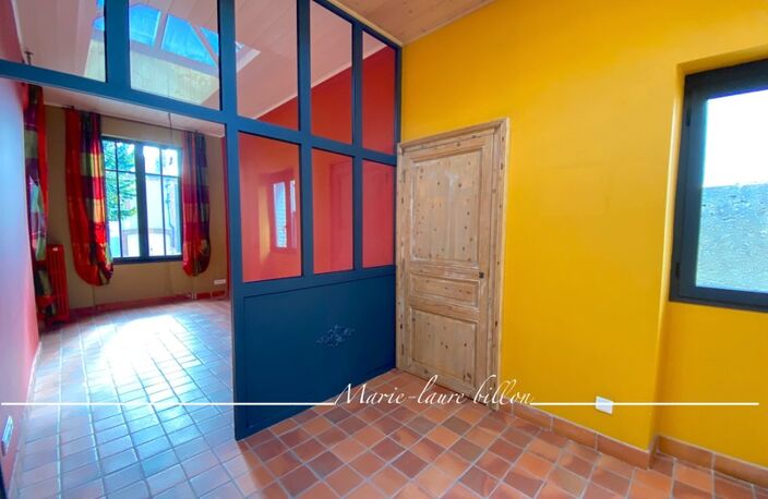 Maison à vendre 4 pièces CHALLANS (85), Maison de ville en pierre, au coeur de Challans, terrasse et jardin de ville — photo 4