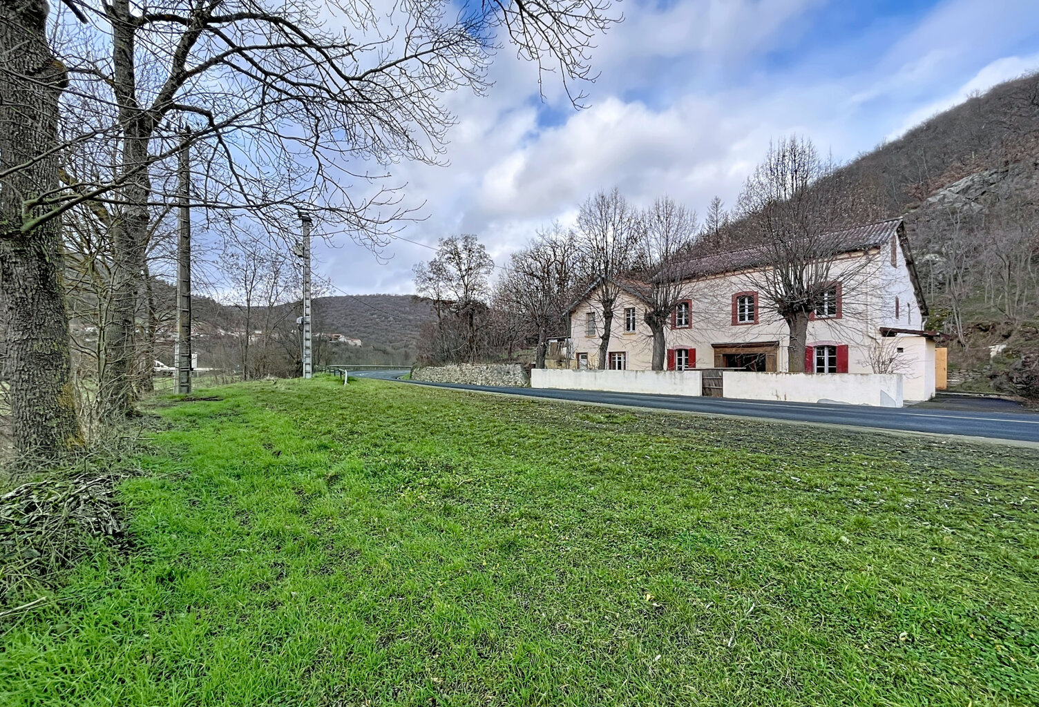 12MN A75 - 20MN ISSOIRE SUD - Ancien bar restaurant sur terr — photo 1