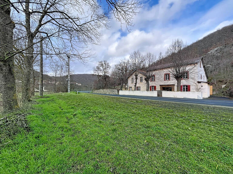 12MN A75 - 20MN ISSOIRE SUD - Ancien bar restaurant sur terr — photo 1