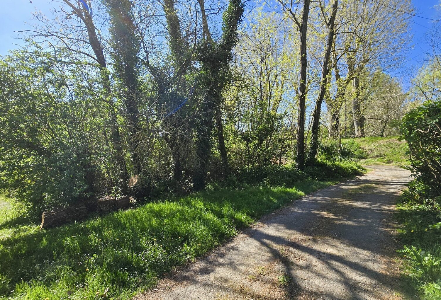 TERRAIN CONSTRUCTIBLE 620 M² — photo 1